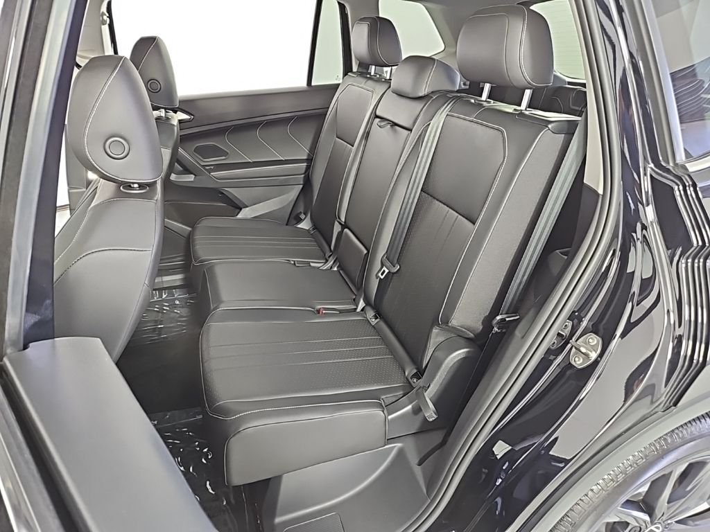 Thumbnail: 2023 Volkswagen Tiguan - 20