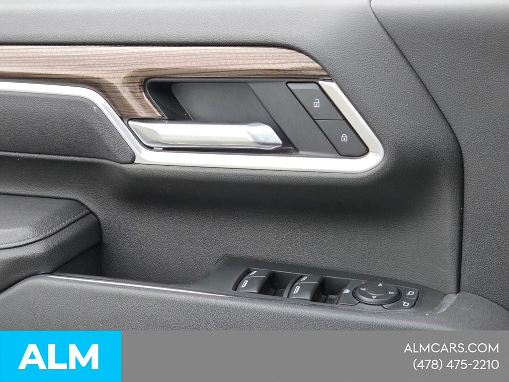Used 2025 Black Chevrolet LT image 28