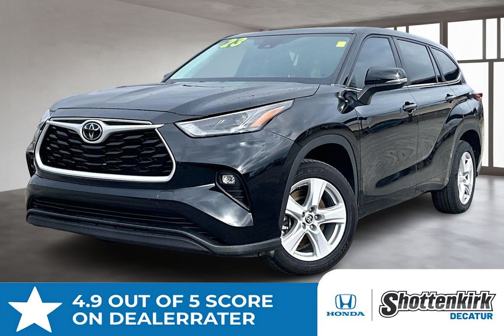 2023 Toyota Highlander LE's photo