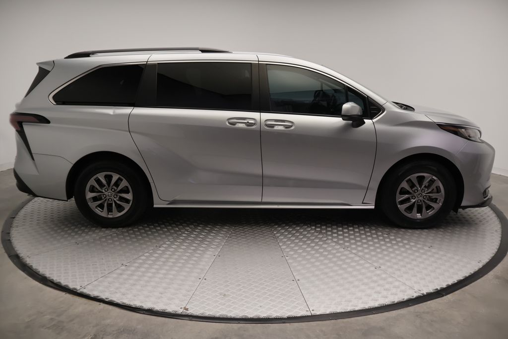 Thumbnail: 2023 Toyota Sienna - 7