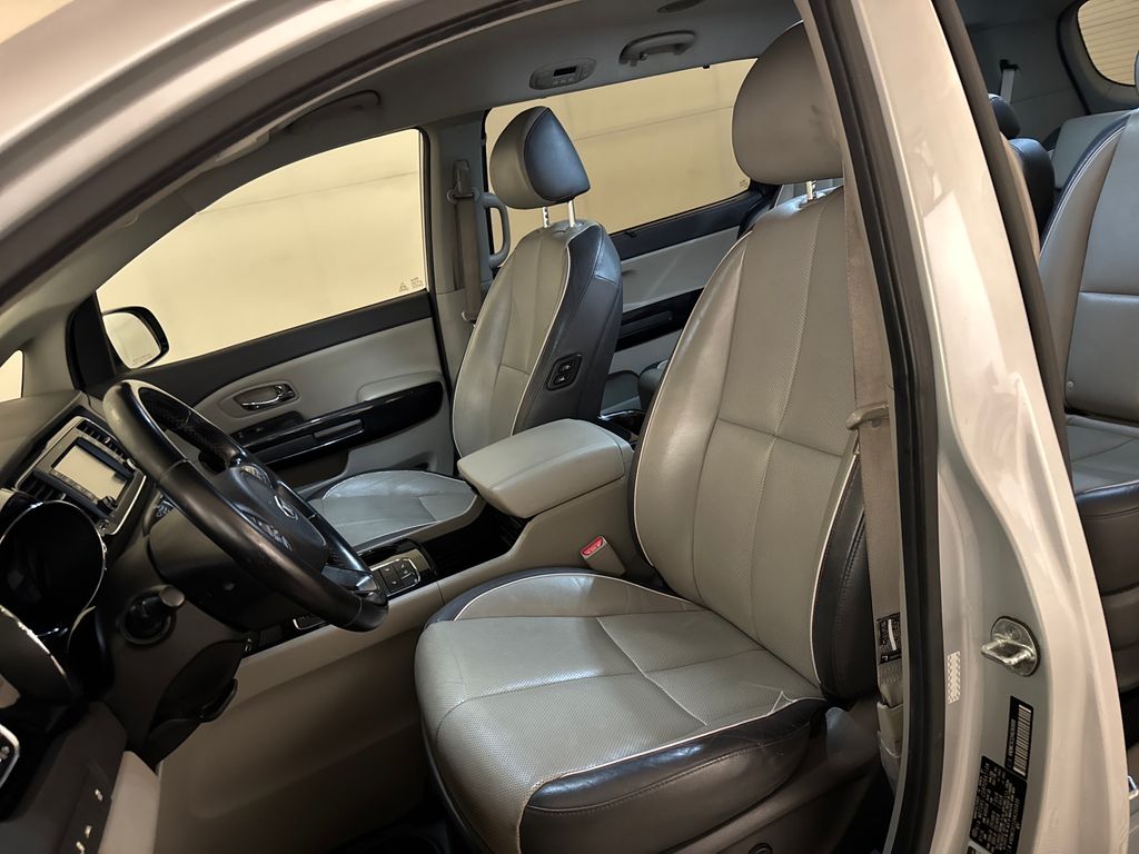 Used 2017 Silver Kia EX image 17