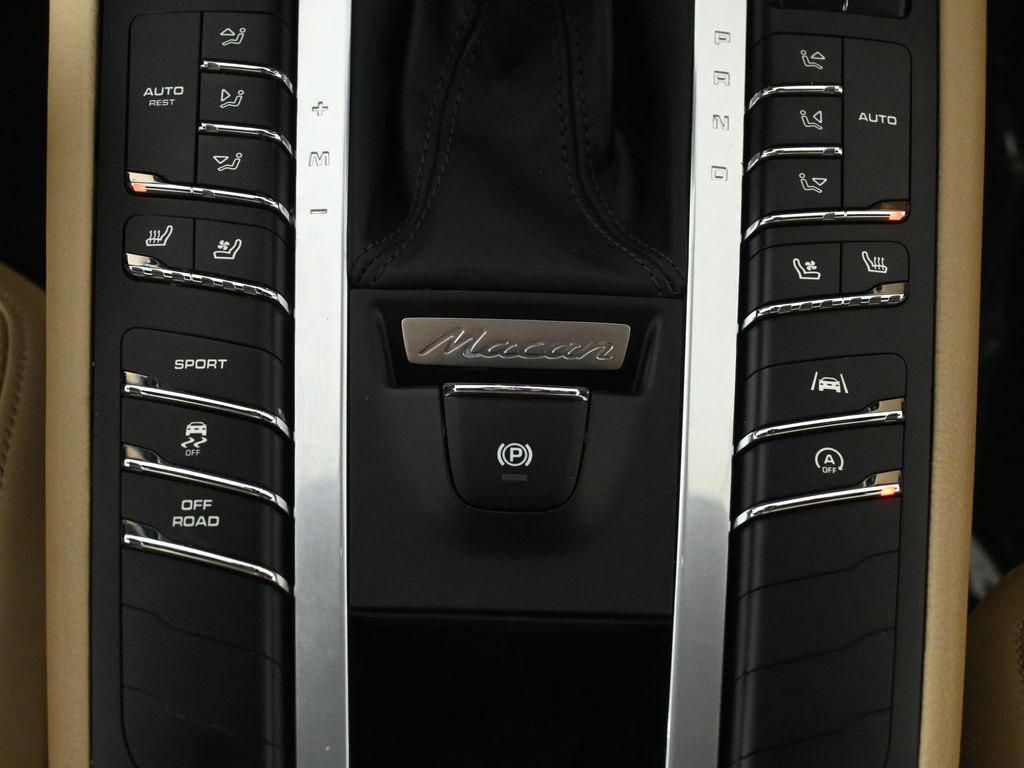 Thumbnail: 2021 Porsche Macan - 27