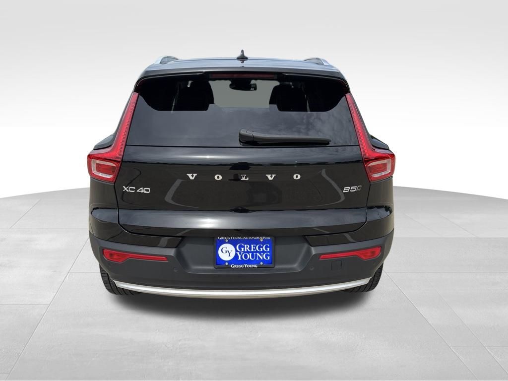 Used 2024 Volvo XC40 SUV