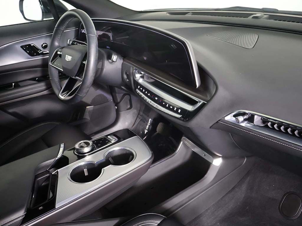 Used 2024 White Cadillac Tech image 27