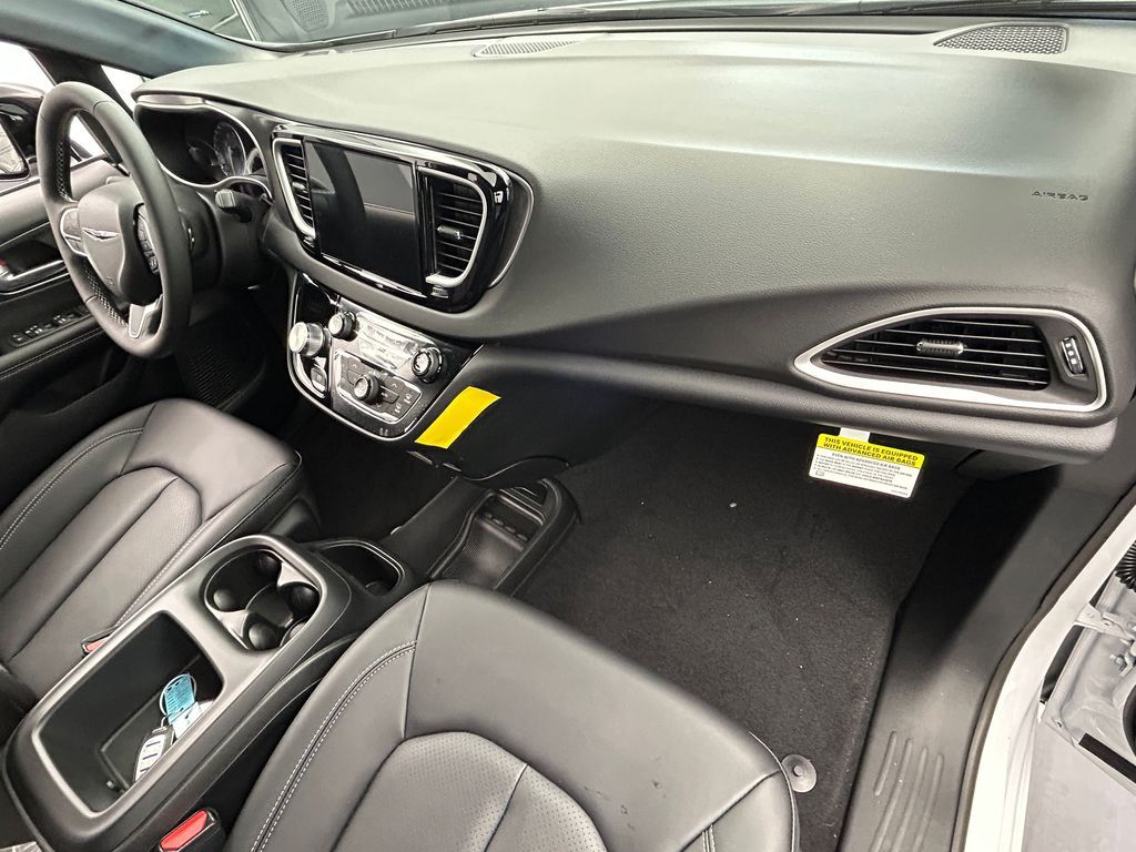 New 2026 Bright White Clearcoat Chrysler LX image 34