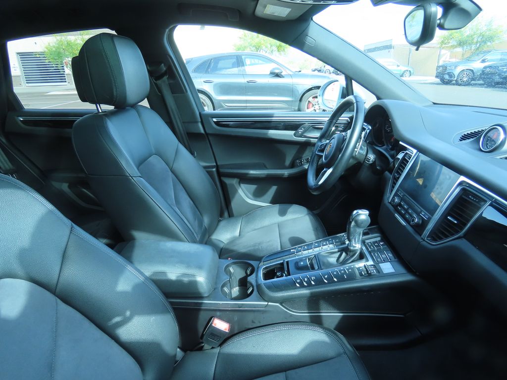 Thumbnail: 2018 Porsche Macan - 8