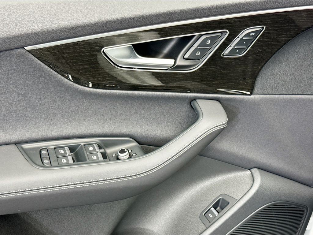 Thumbnail: 2026 Audi Q7 - 24