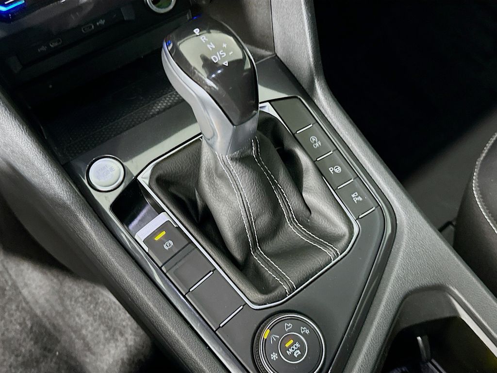 Thumbnail: 2022 Volkswagen Tiguan - 17