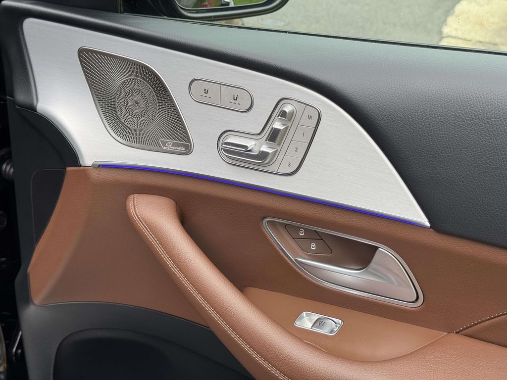 Thumbnail: 2024 Mercedes-Benz GLS - 19