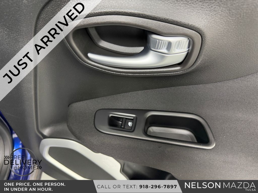 Used 2019 Blue Jeep Latitude image 40