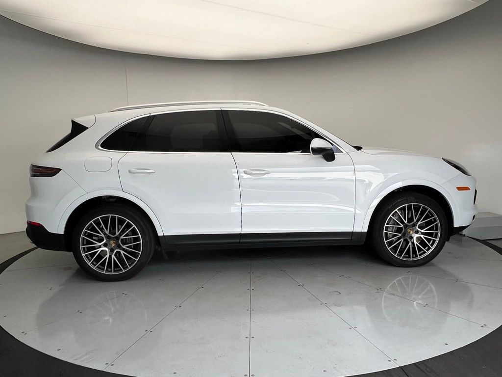 Thumbnail: 2021 Porsche Cayenne - 25