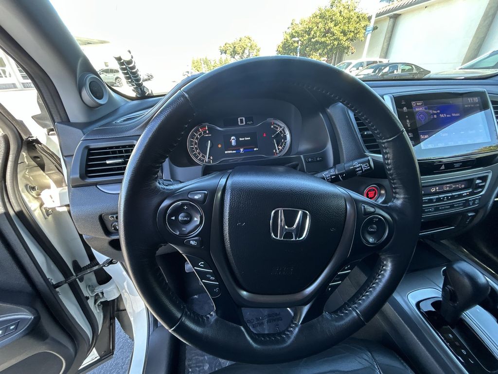 Thumbnail: 2017 Honda Pilot - 14