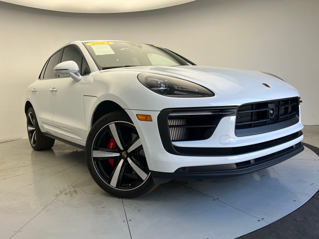 Thumbnail: 2024 Porsche Macan - 24
