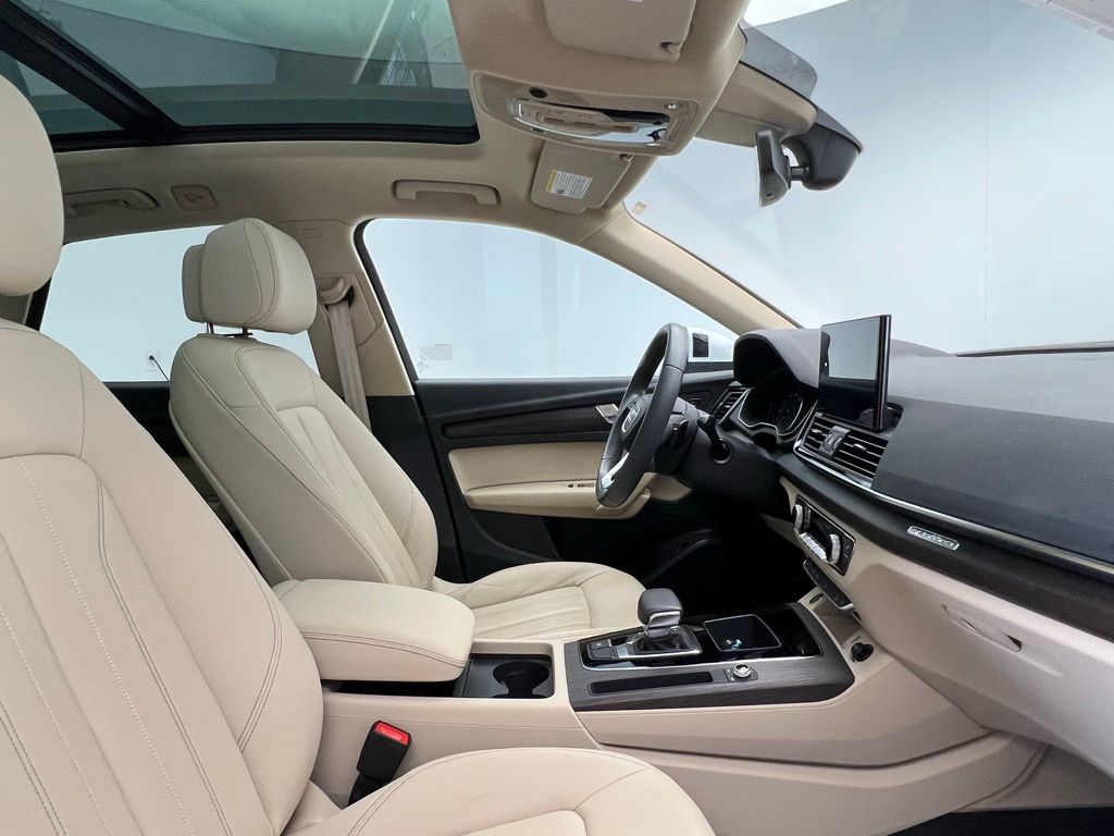Thumbnail: 2023 Audi Q5 - 6