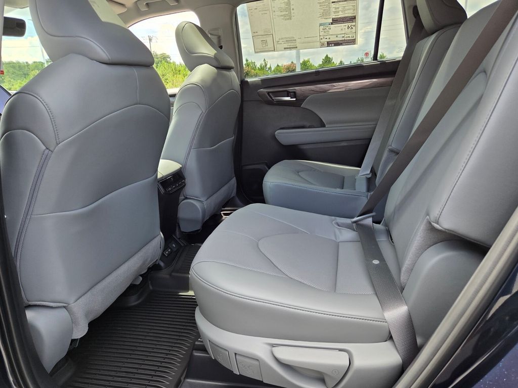New 2026 Toyota Highlander SUV