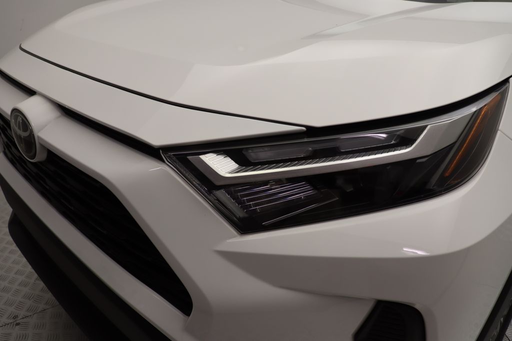 2024 Toyota RAV4 XLE 3