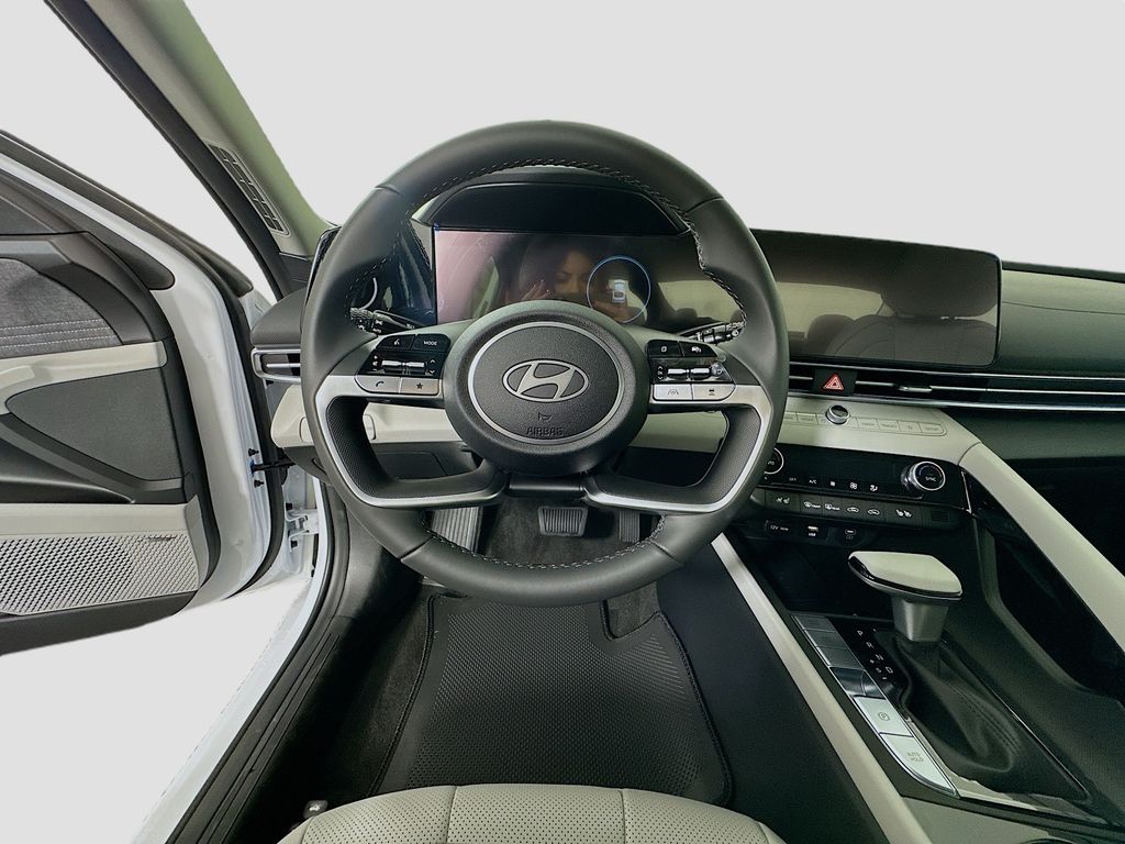Thumbnail: 2025 Hyundai Elantra - 10