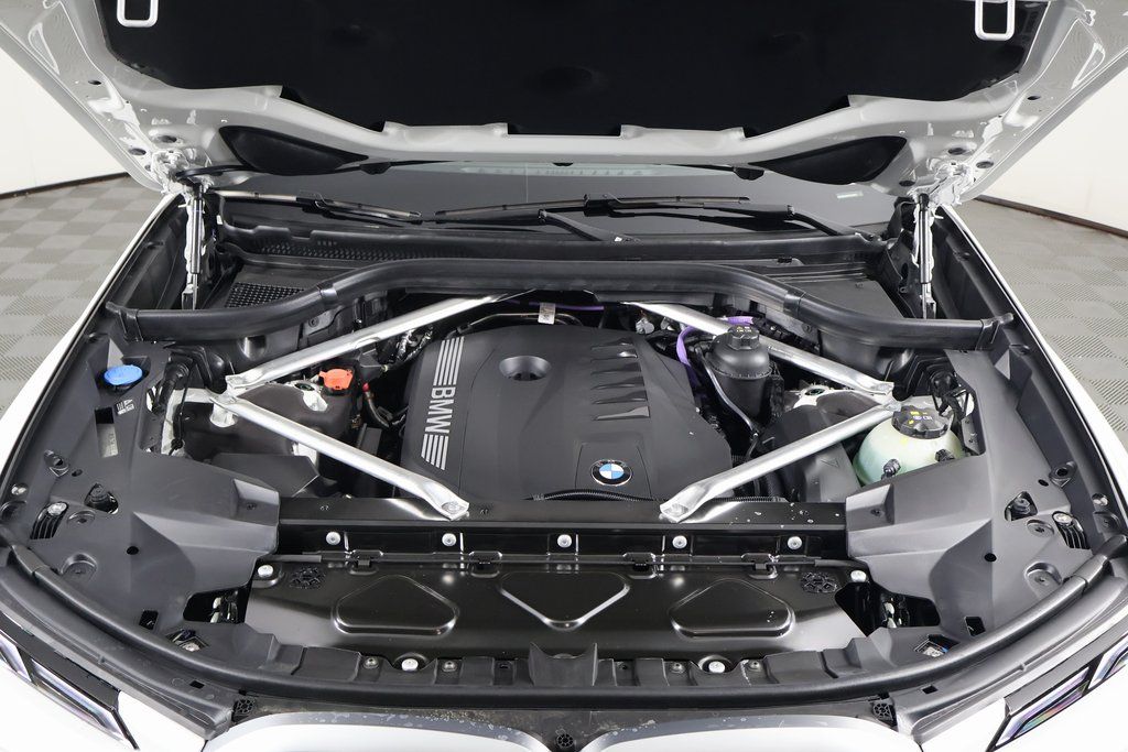 Thumbnail: 2026 BMW X7 - 10