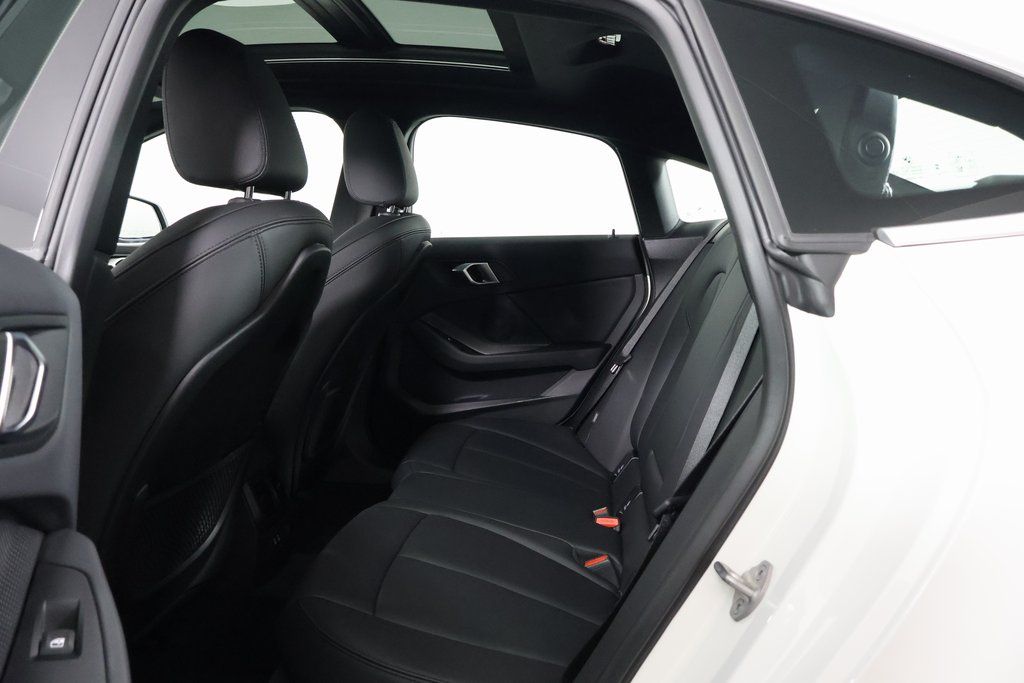 Thumbnail: 2024 BMW 2 Series - 11