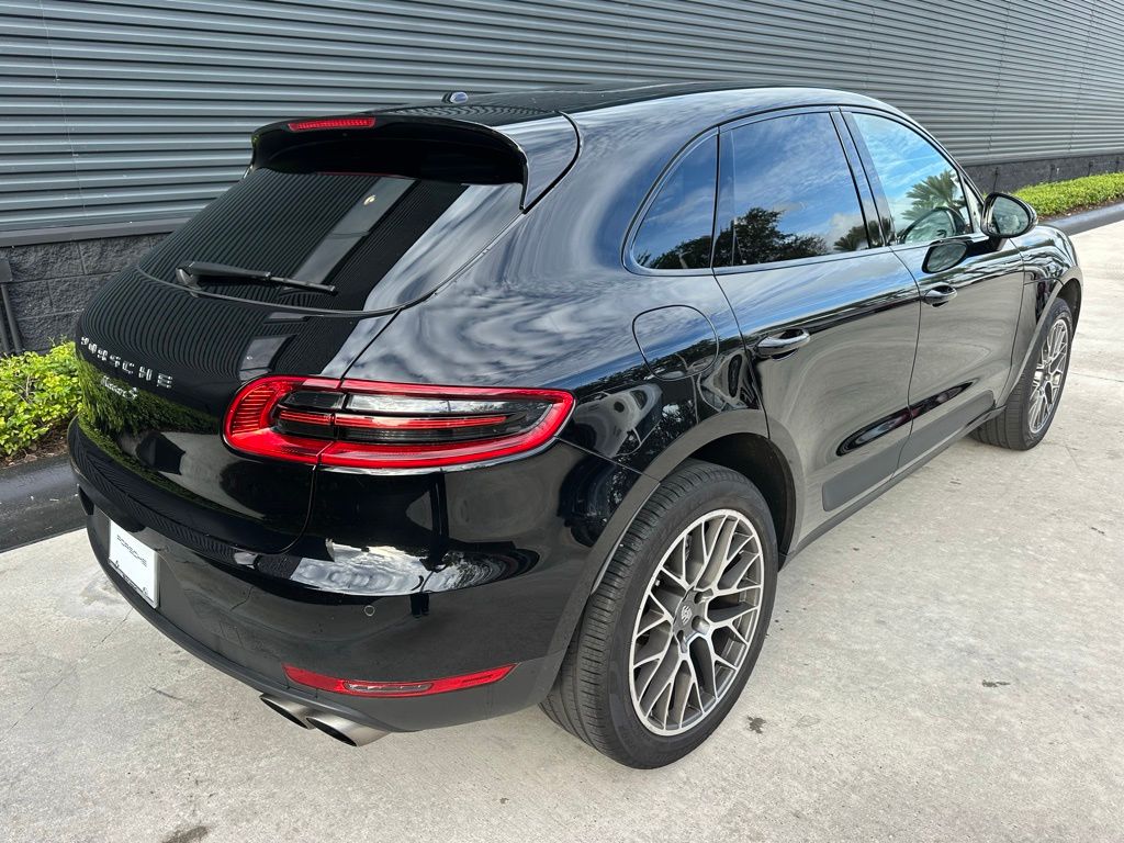 Thumbnail: 2016 Porsche Macan - 9