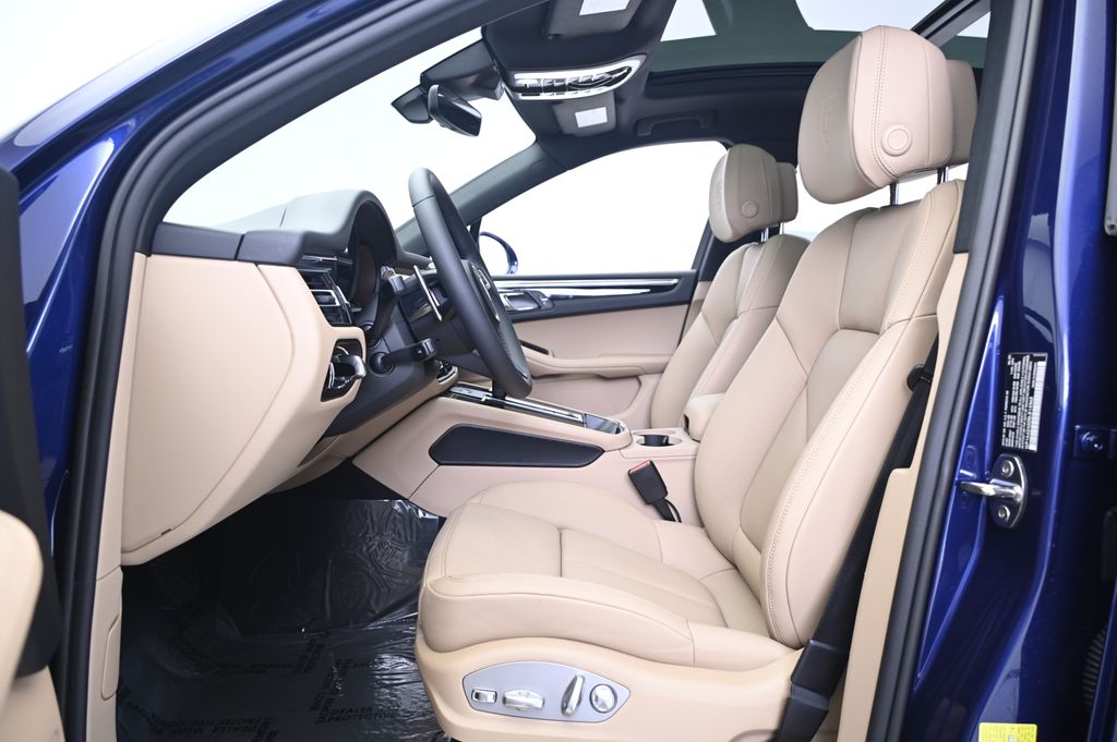 Thumbnail: 2025 Porsche Macan - 29