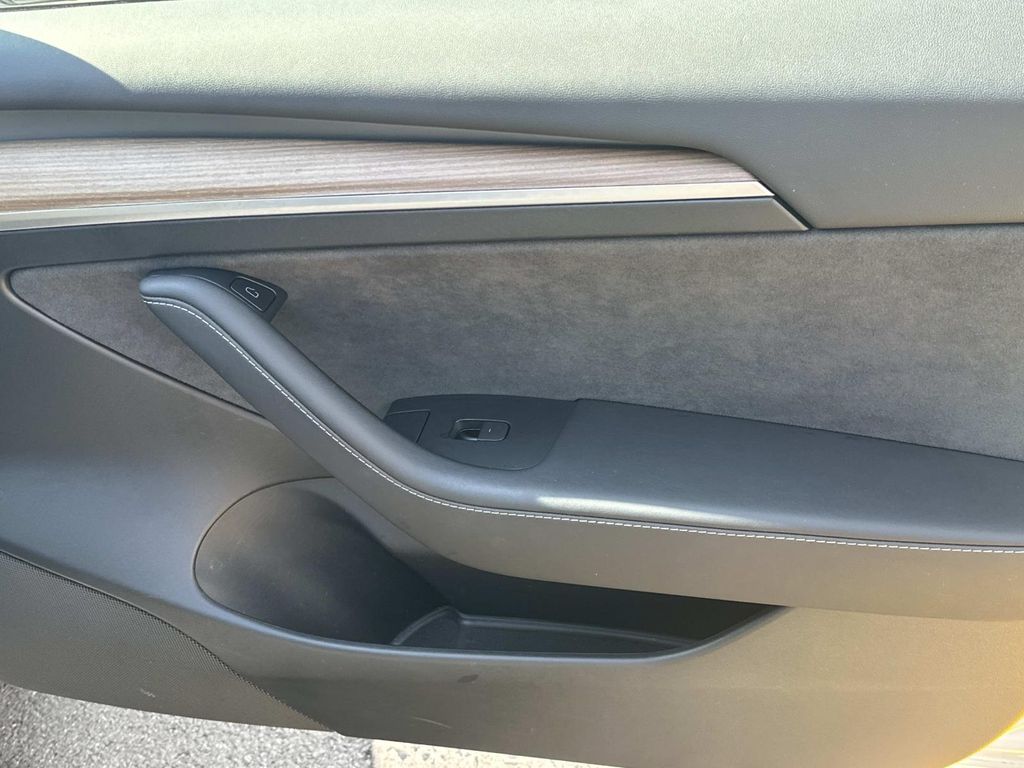 Thumbnail: 2023 Tesla Model 3 - 10