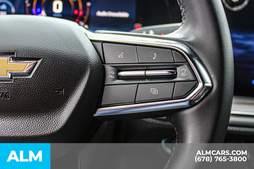 Used 2025 White Chevrolet LT image 28