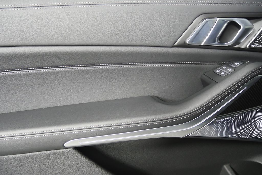2026 BMW X7 M60i 14