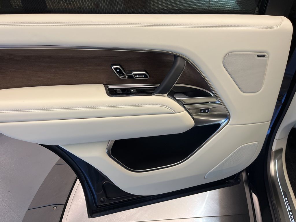 Thumbnail: 2025 Land Rover Range Rover - 24