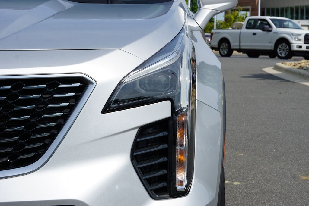 Thumbnail: 2022 Cadillac XT4 - 10