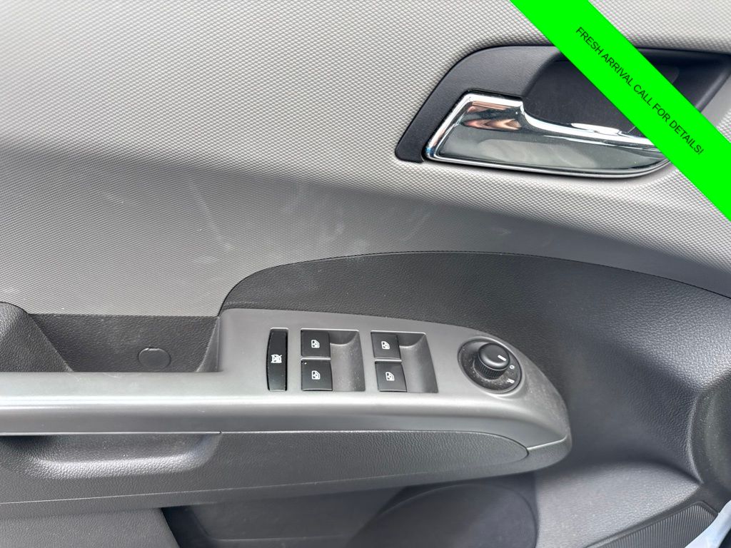 Used 2013 Silver Chevrolet LT image 16