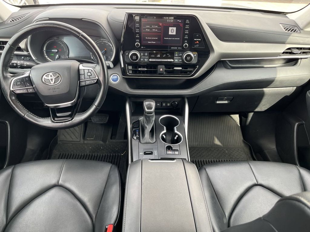 2021 Toyota Highlander Hybrid XLE 18