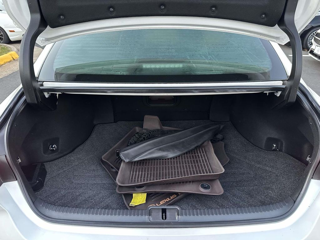 Thumbnail: 2021 Lexus ES - 28