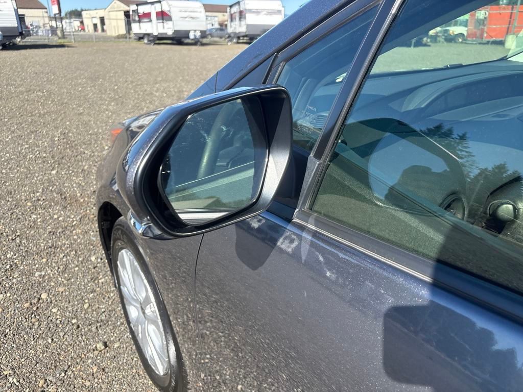 2022 Magnetic Gray Metallic Toyota Prius L FWD Hatchback