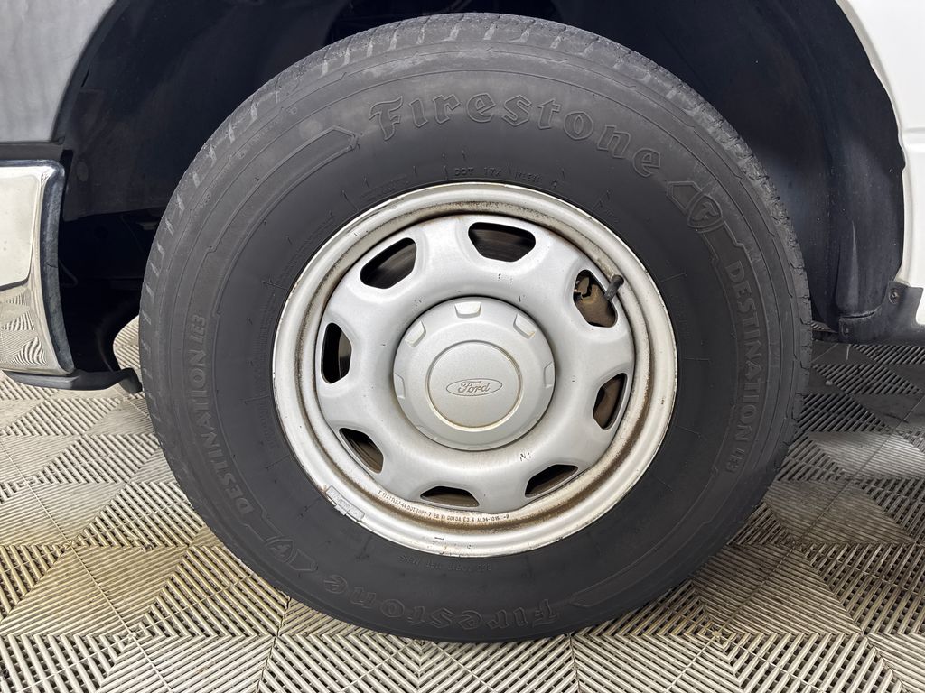 Used 2010 White Ford XL image 11