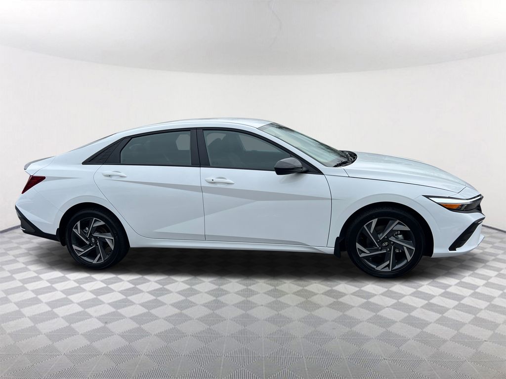 2025 Hyundai Elantra SEL Sport - 7