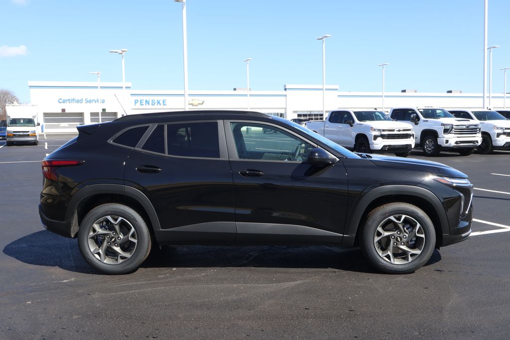 Thumbnail: 2026 Chevrolet Trax - 9