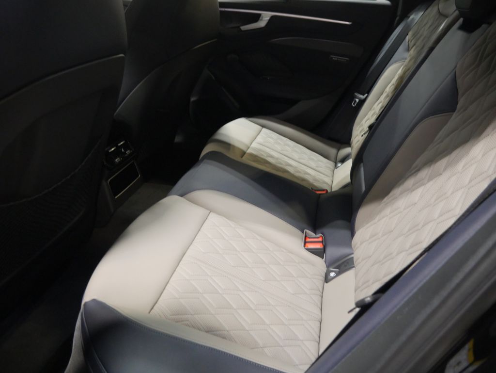 Thumbnail: 2026 Audi A6 - 18