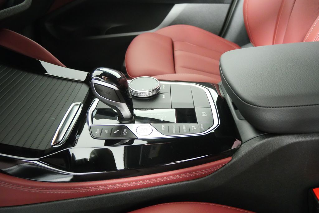 Thumbnail: 2025 BMW X4 - 22