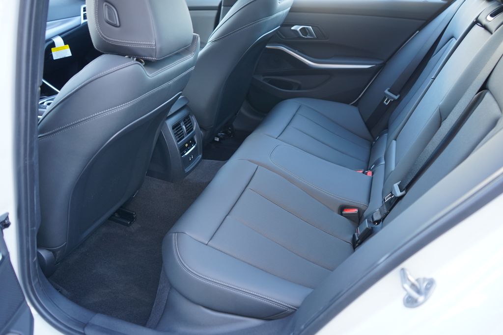 Thumbnail: 2026 BMW 3 Series - 19