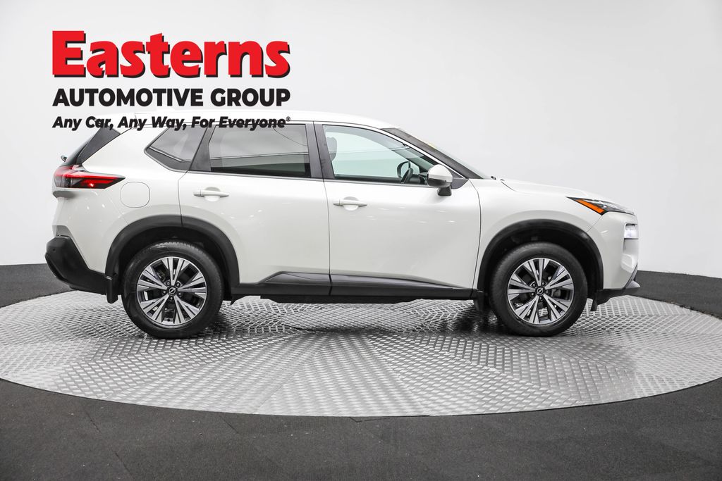 Used 2022 White Nissan SV image 4