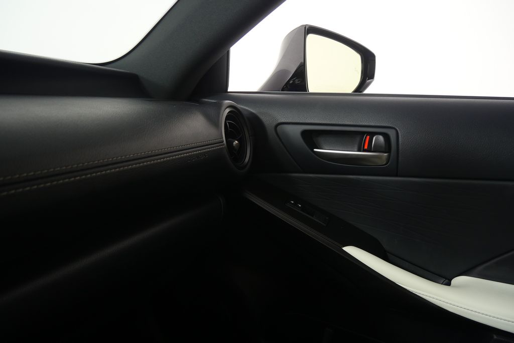 2025 Lexus IS 350 29