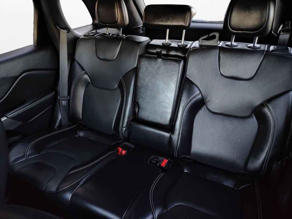 Used Car 2021 Jeep Cherokee  Latitude Lux For Sale Under $20,000 In Austin, Texas