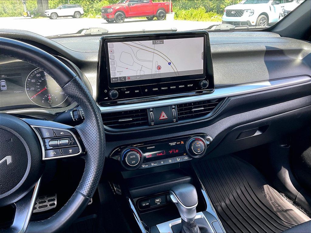 2023 Kia Forte — photo 17