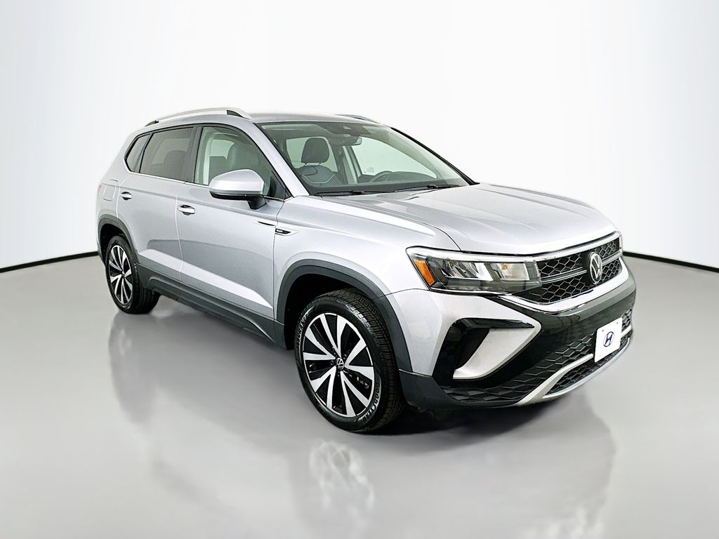 2024 Volkswagen Taos SE 3