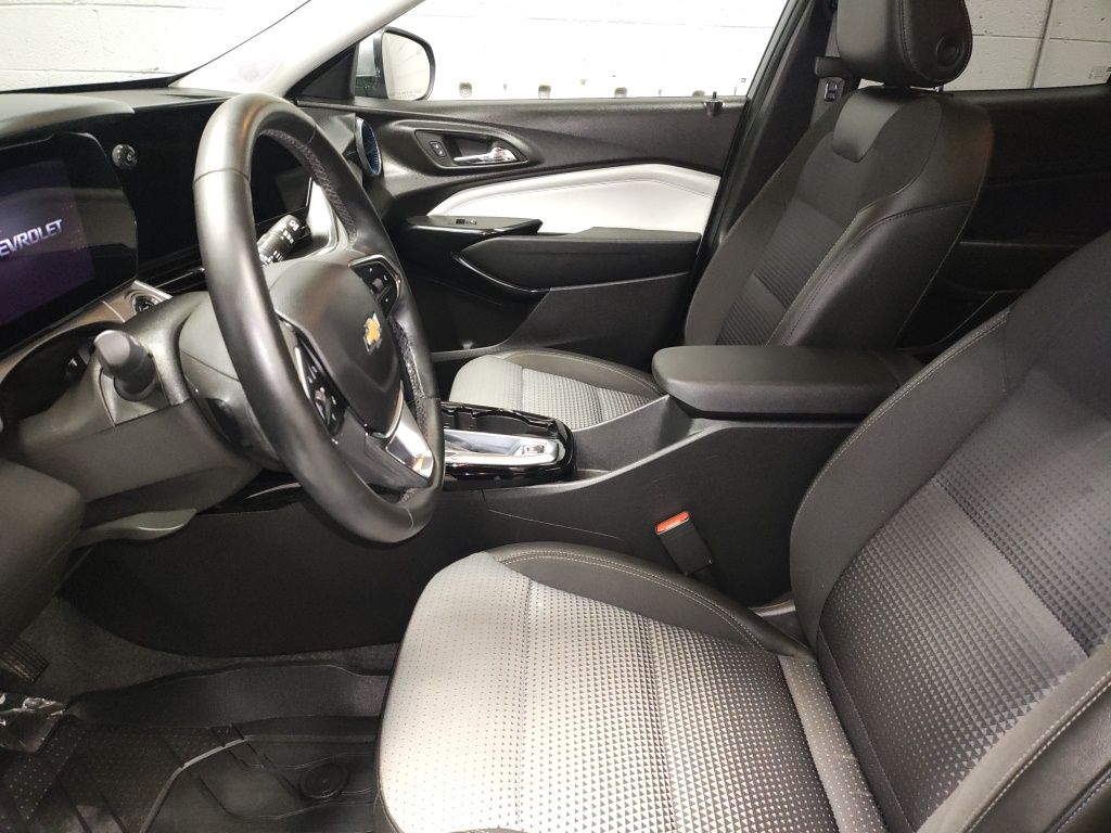 Used 2025 Gray Chevrolet LT image 22