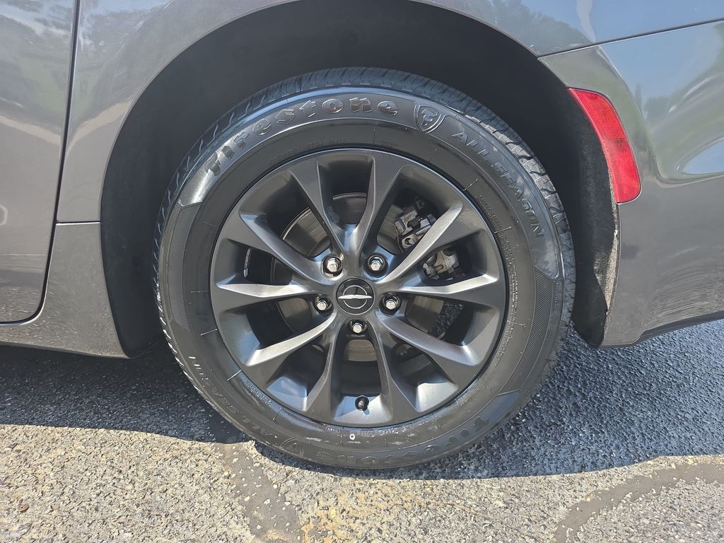 Used 2021 Chrysler Pacifica Van
