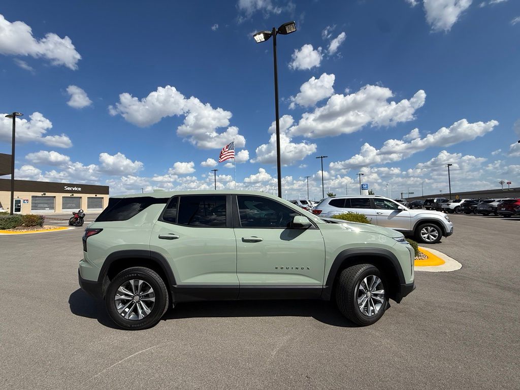 Thumbnail: 2026 Chevrolet Equinox - 2