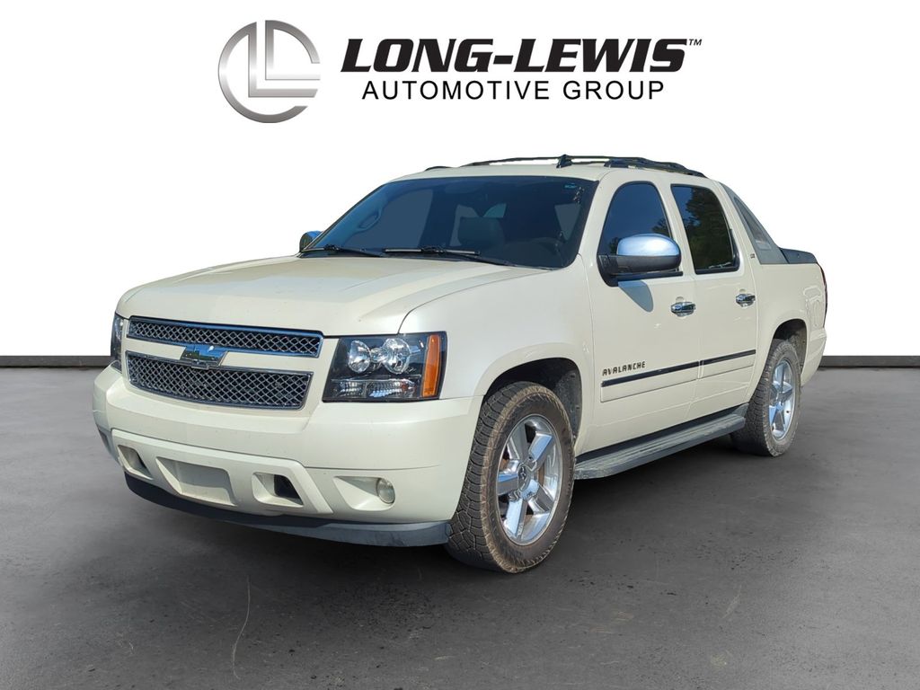 White Diamond Clearcoat 2011 Chevrolet Avalanche LTZ RWD Pickup Truck 4X2 6-Speed Automatic
