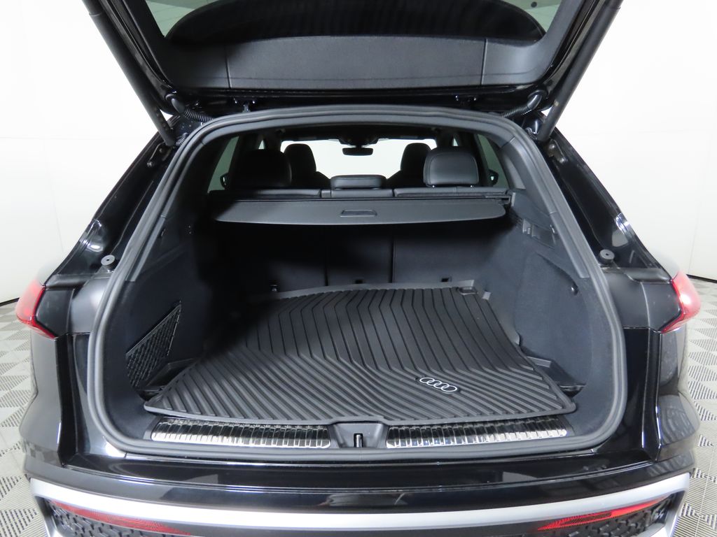 2025 Audi SQ5 Premium 28